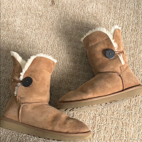 Chestnut short bailey button Uggs! - Picture 2 of 6